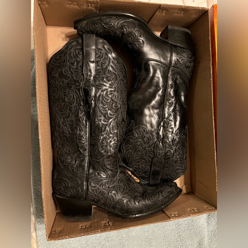 Corral Women's Black with Glitter Inlay Snip Toe Cowboy Boots